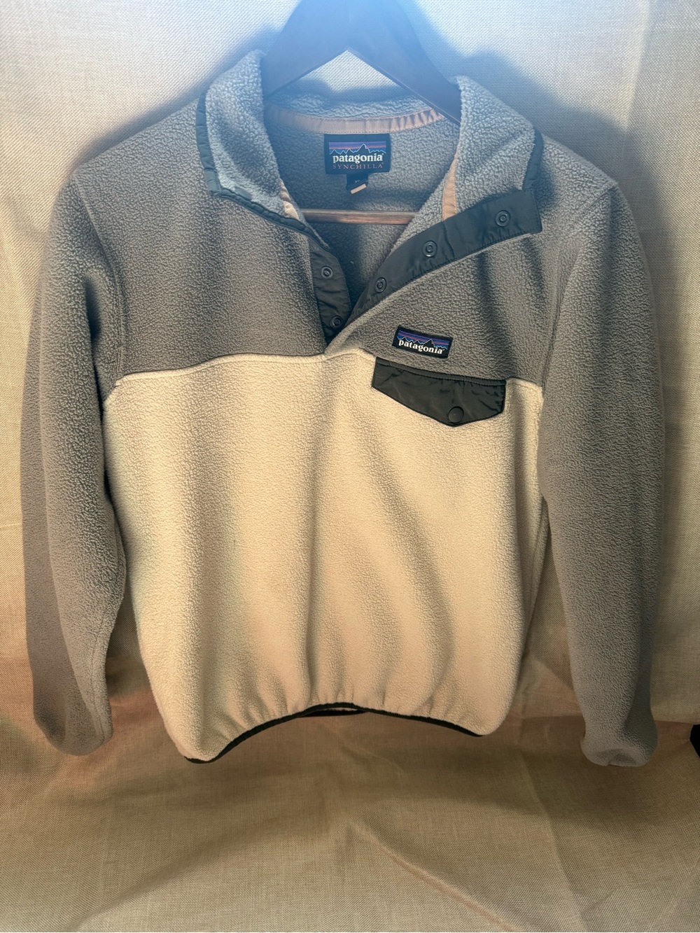 Patagonia Women’s Two-Tone Crewneck Fleece - Gray & Cream